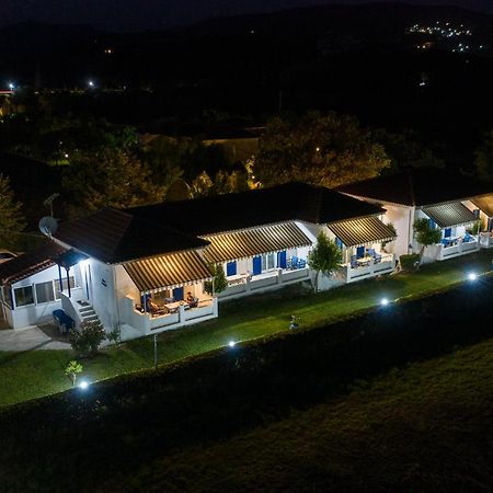Blue Houses Apartments Finikounta Esterno foto