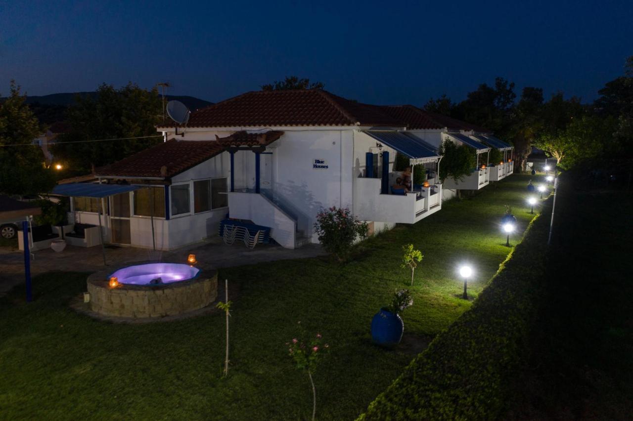 Blue Houses Apartments Finikounta Esterno foto