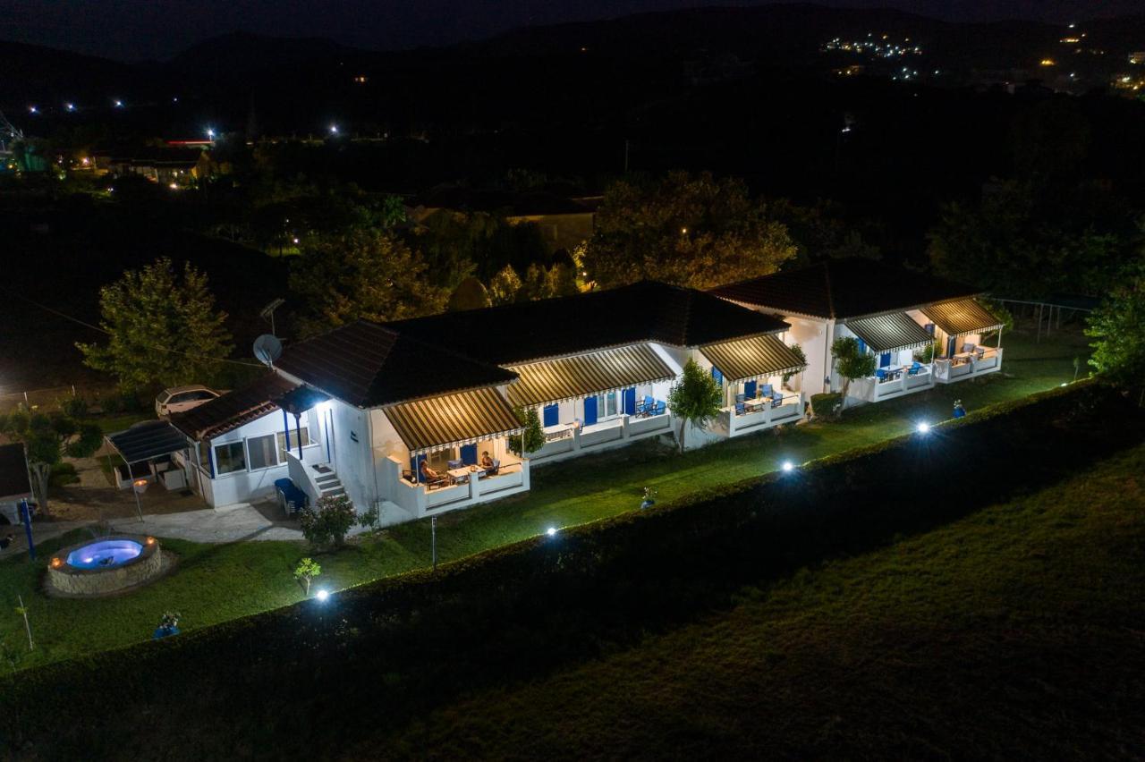 Blue Houses Apartments Finikounta Esterno foto